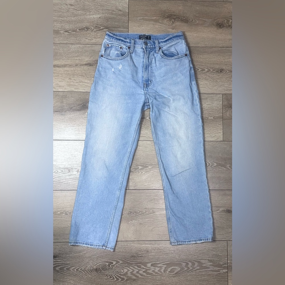 Abercrombie & Fitch Light Wash Zoe Natural Rise Ankle Straight Jeans - Picture 3 of 12
